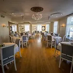 Bekkjarvik Gjestgiveri Hotel 3*