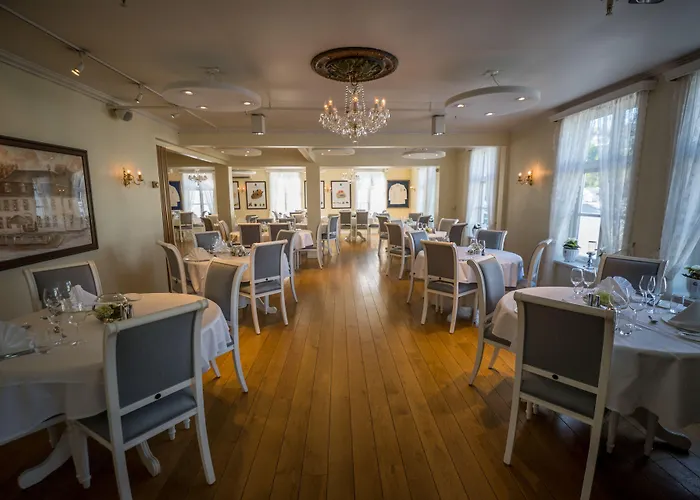 Bekkjarvik Gjestgiveri מלון 3*