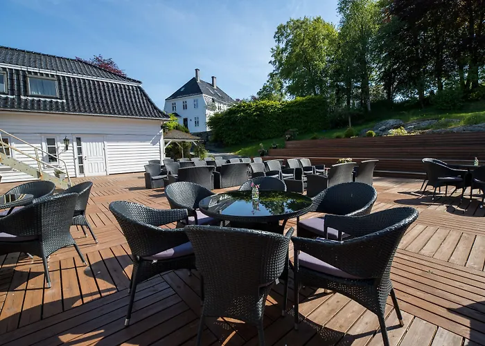 Bekkjarvik Gjestgiveri מלון 3*